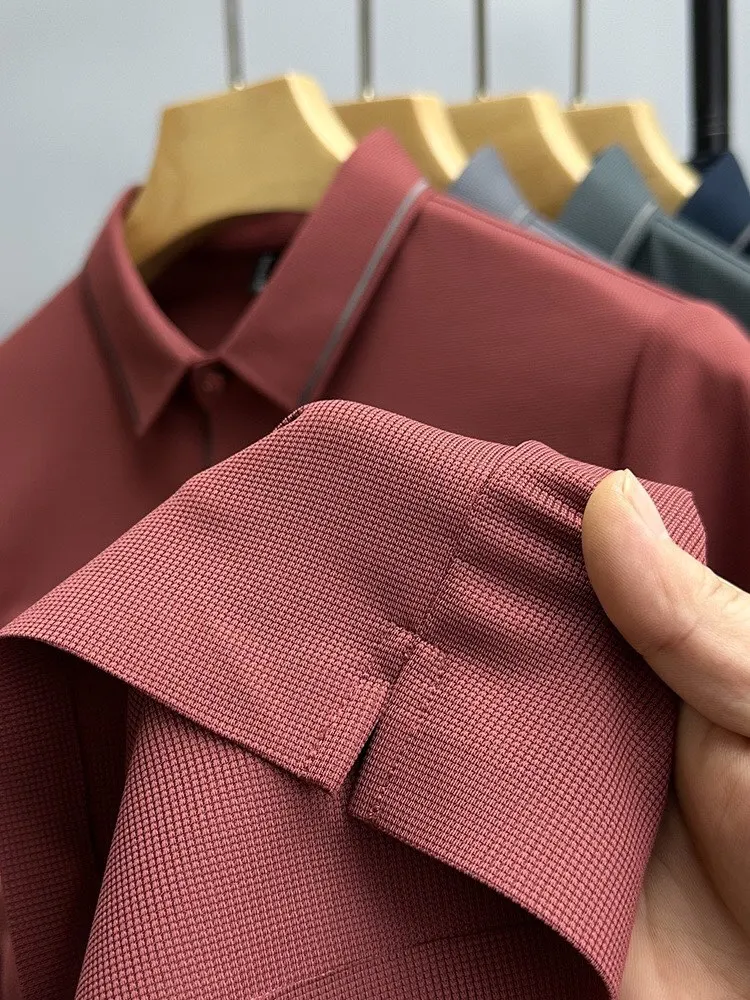 Luxury summer new ice silk polo traspirante da uomo manica corta high-end squisita lettera ricamo casual risvolto t-shirt