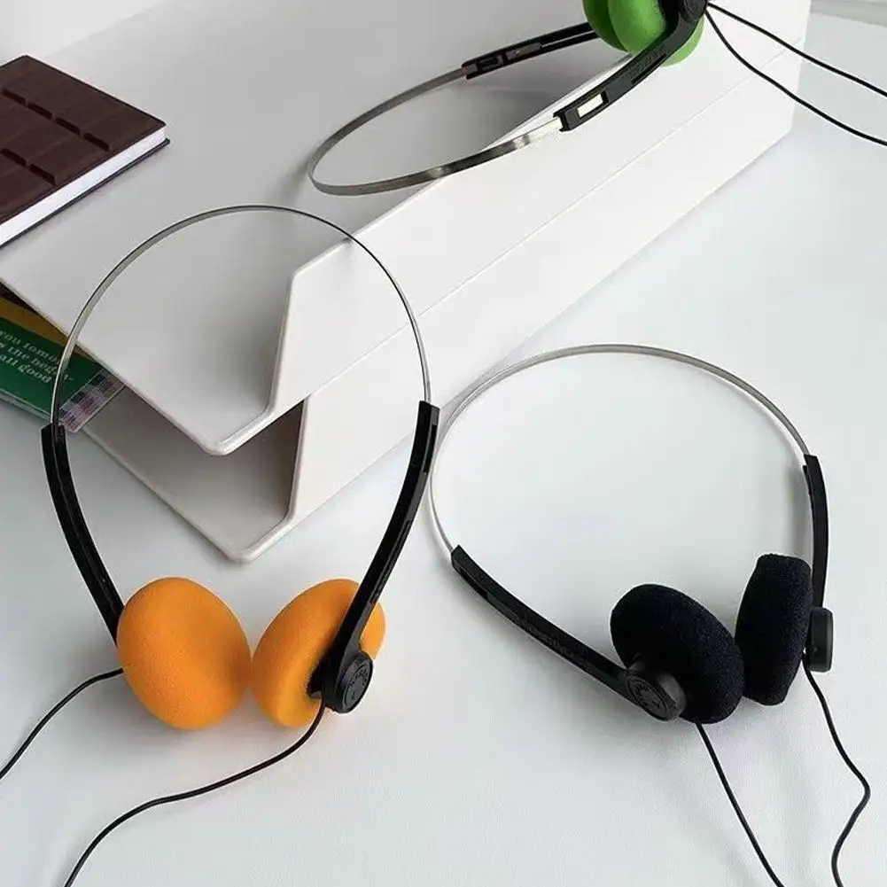 Cuffie con ferretto musica Mp3 Walkman sentimenti retrò cuffie portatili cablate piccole oggetti di scena per foto di moda sportiva