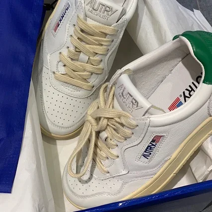 New hot-selling men's and women's autry white shoes splicing casual sneakers retro round-toed lace-up niche casual sports shoes